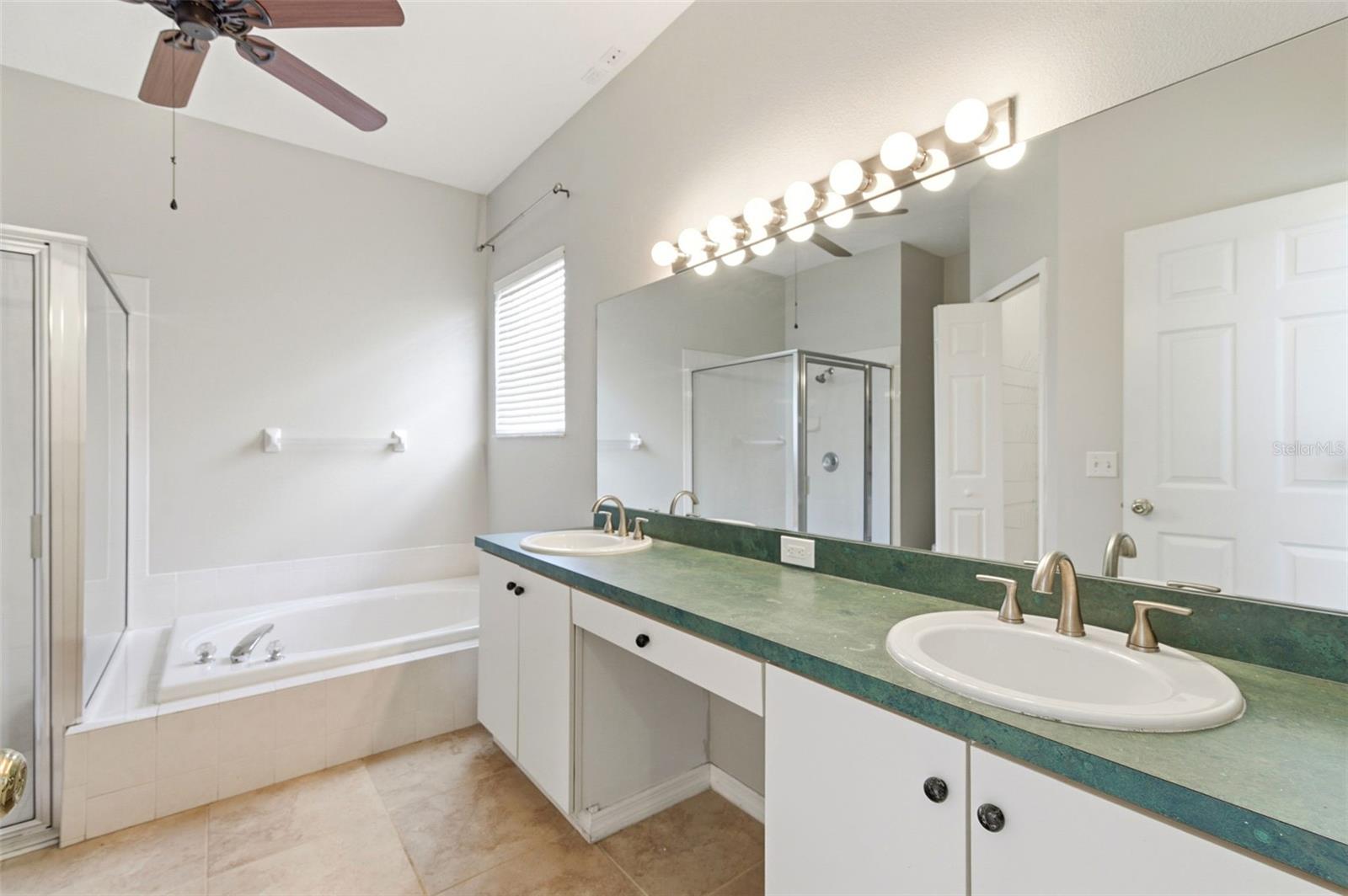 1623 Crossvine Ct Property Photo 25