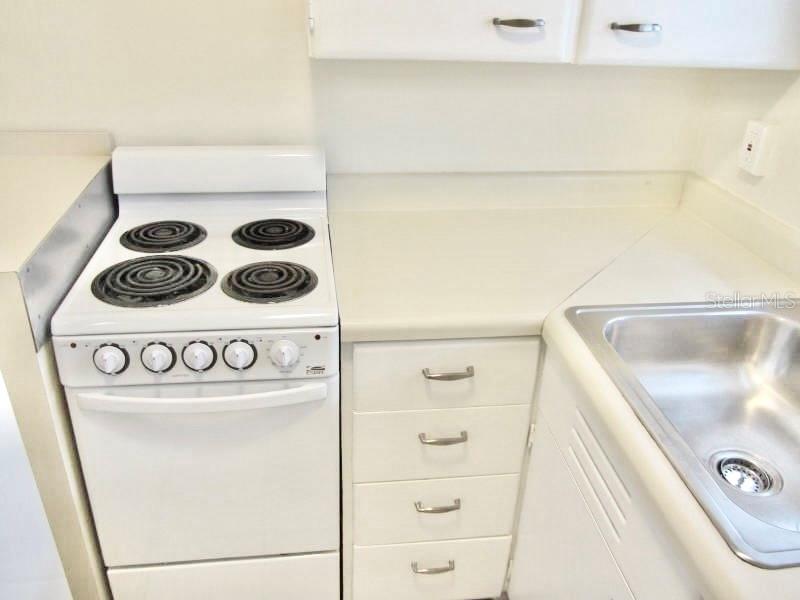 411 Pleasant St Property Photo 22