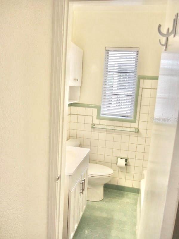 411 Pleasant St Property Photo 23