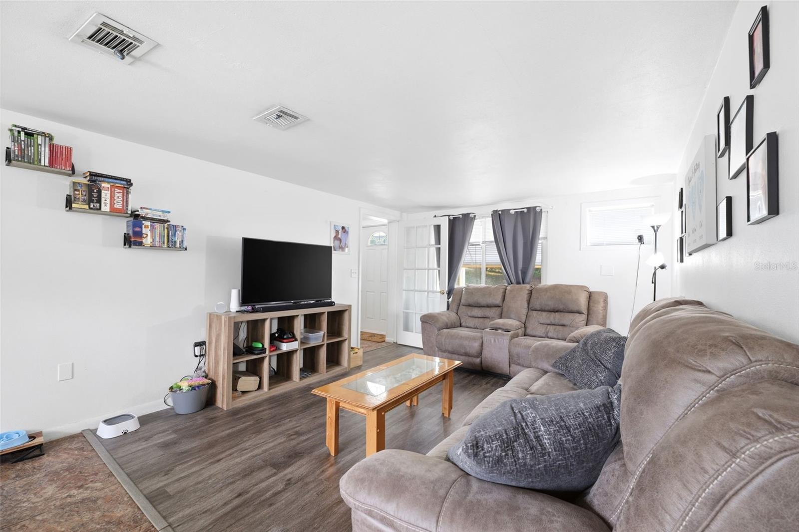 13 E Lemon St Property Photo 3