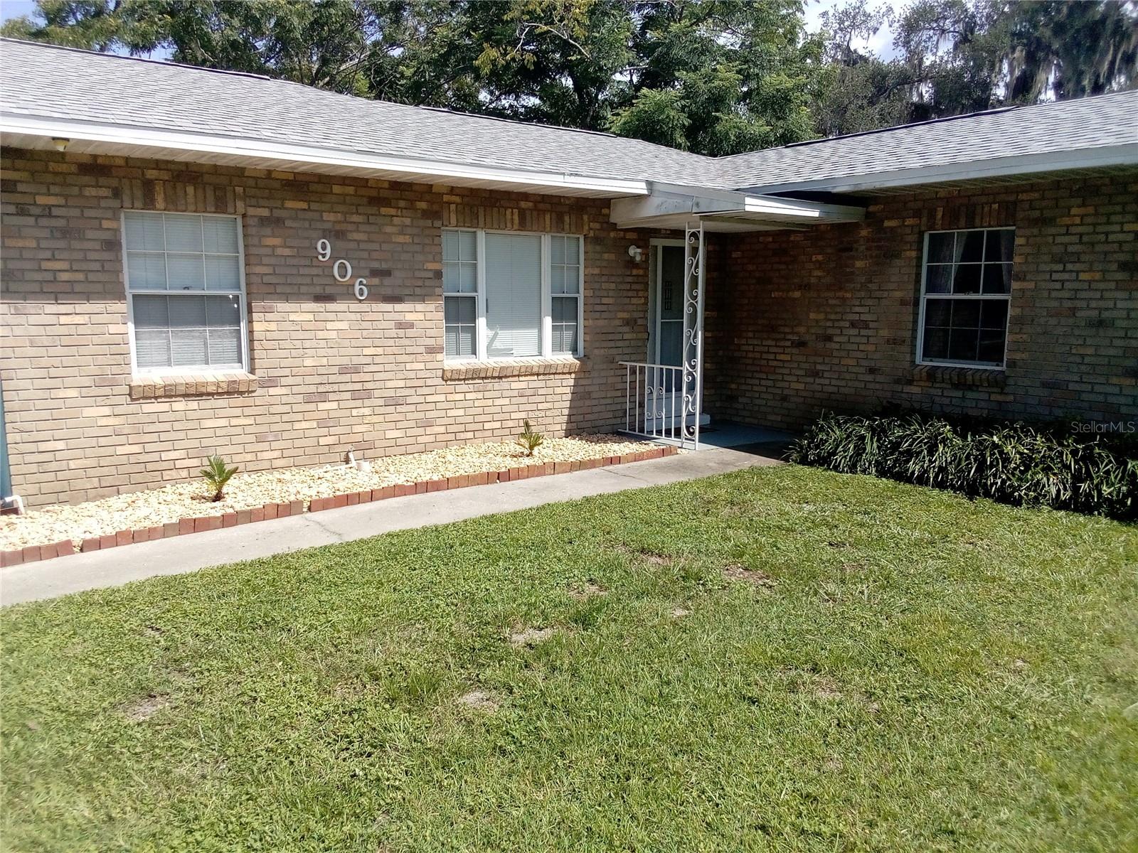 906 Oak Dr Property Photo 4