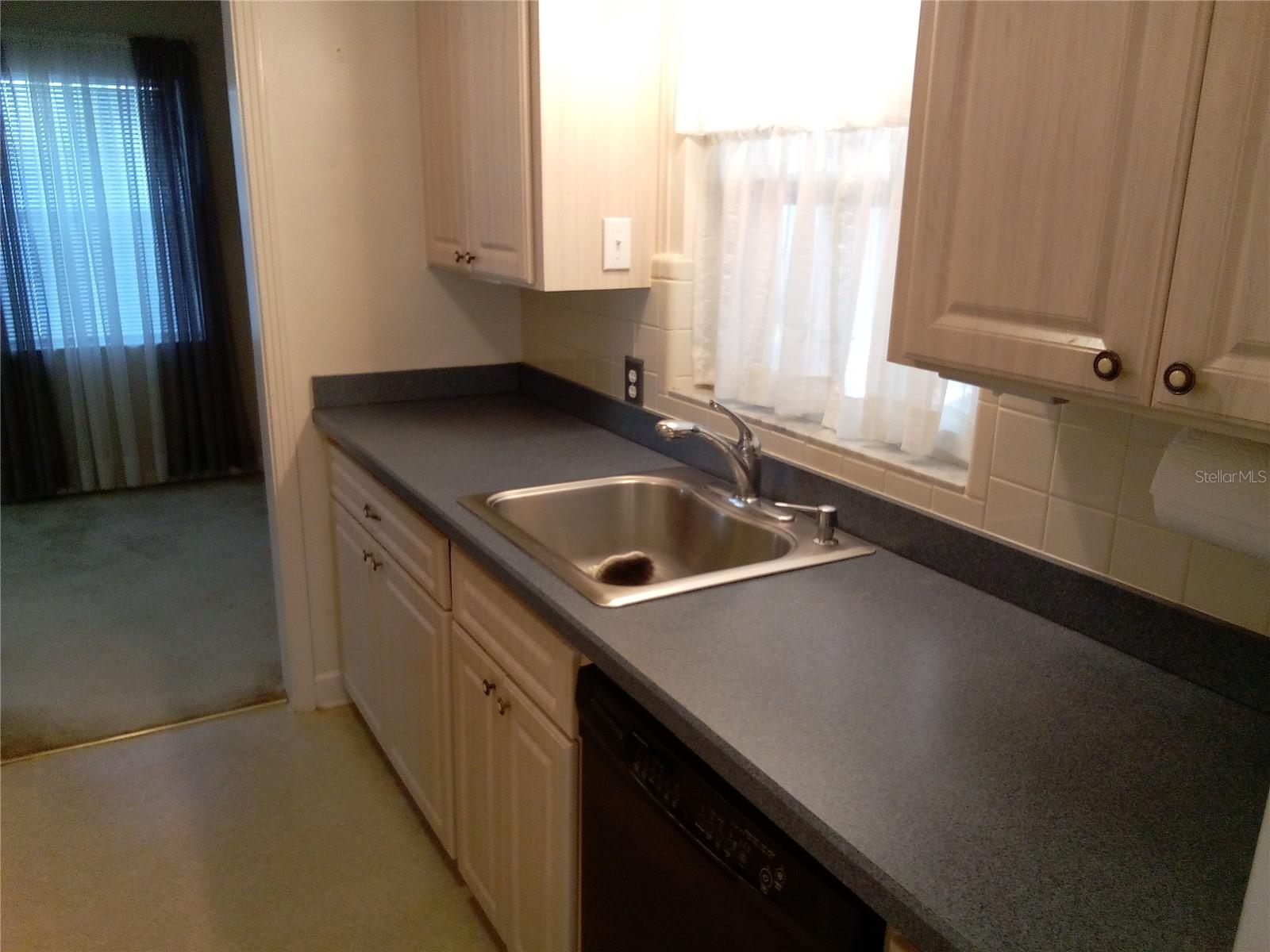 906 Oak Dr Property Photo 6