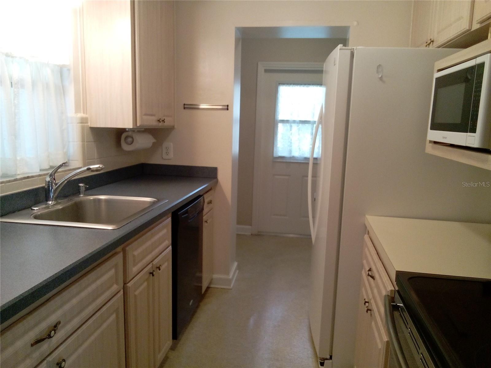 906 Oak Dr Property Photo 8