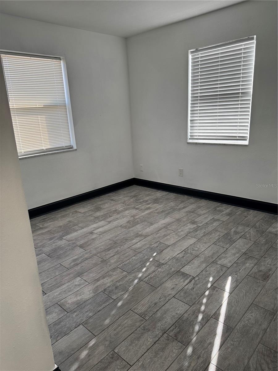425 Hollyhock Ln Property Photo 6