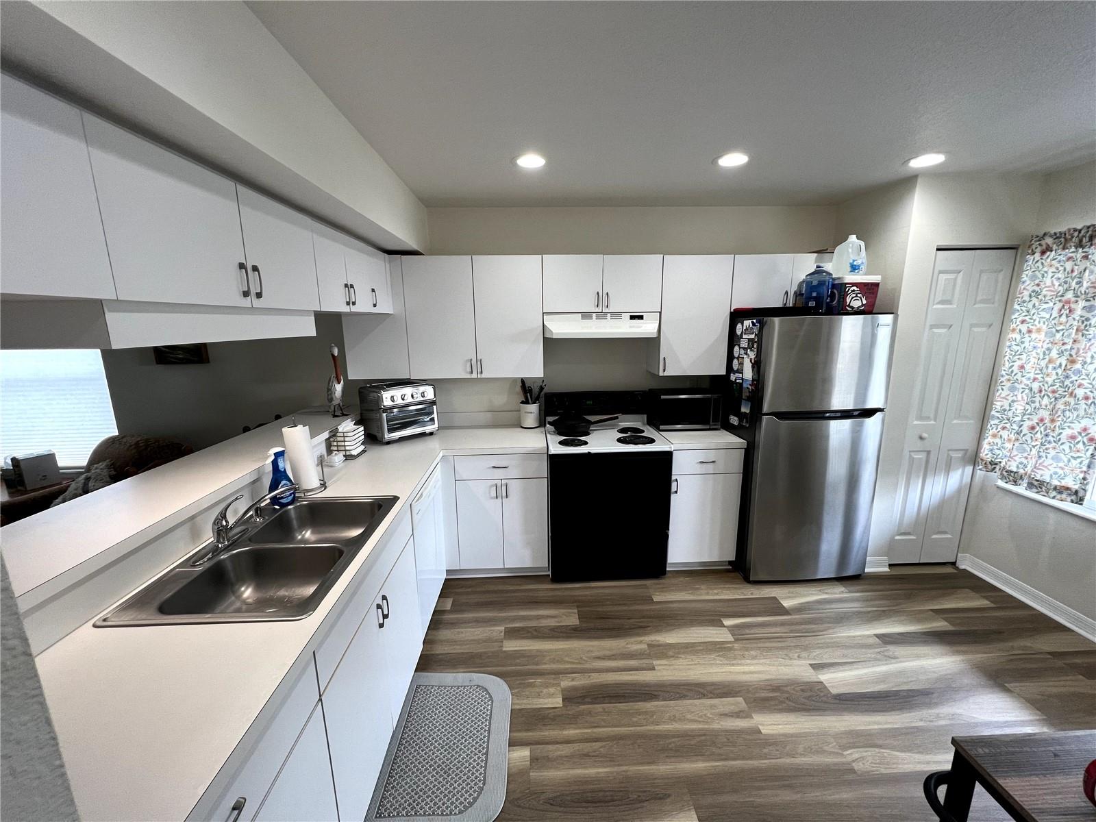 9485 Hamlin Blvd #8 Property Photo 3