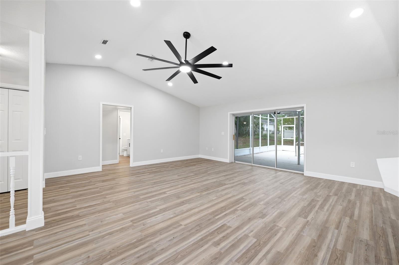 2489 Amherst Ave Property Photo 14