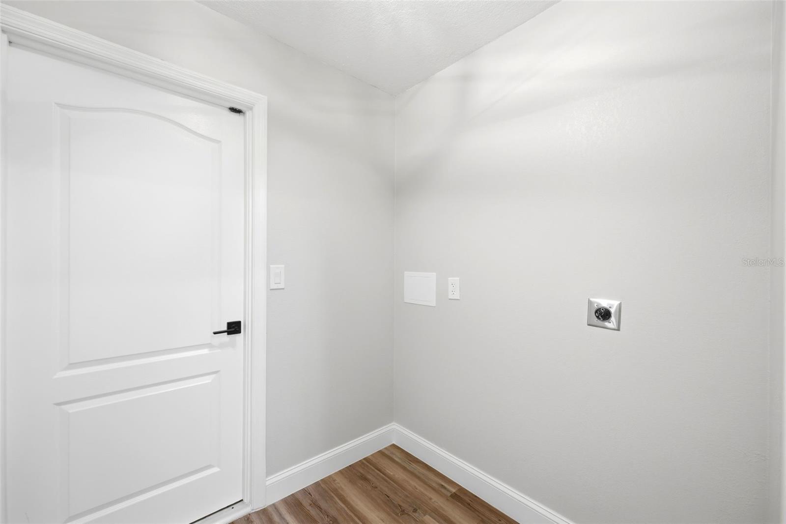 2489 Amherst Ave Property Photo 43
