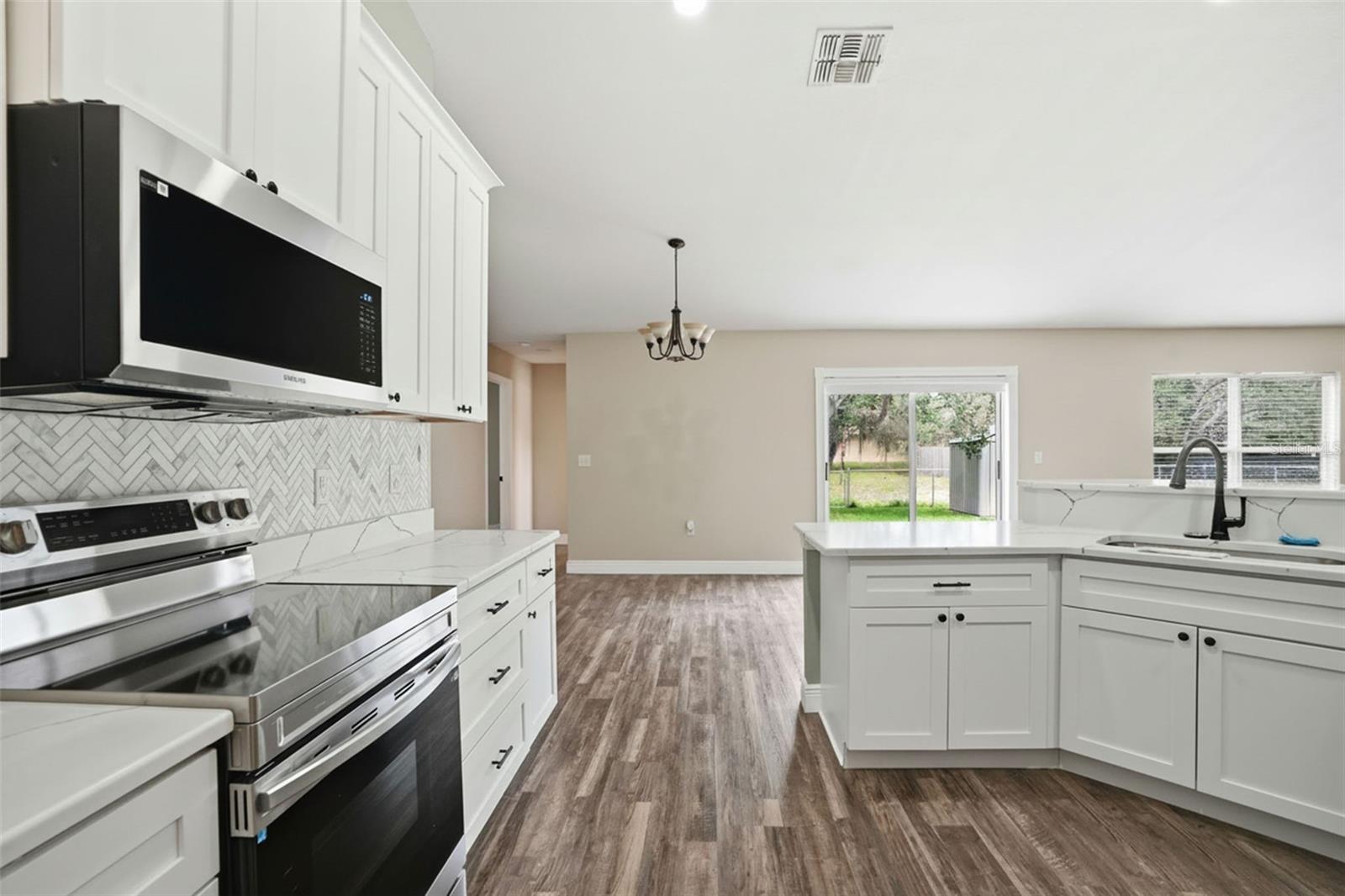 10487 Bradford St Property Photo 6