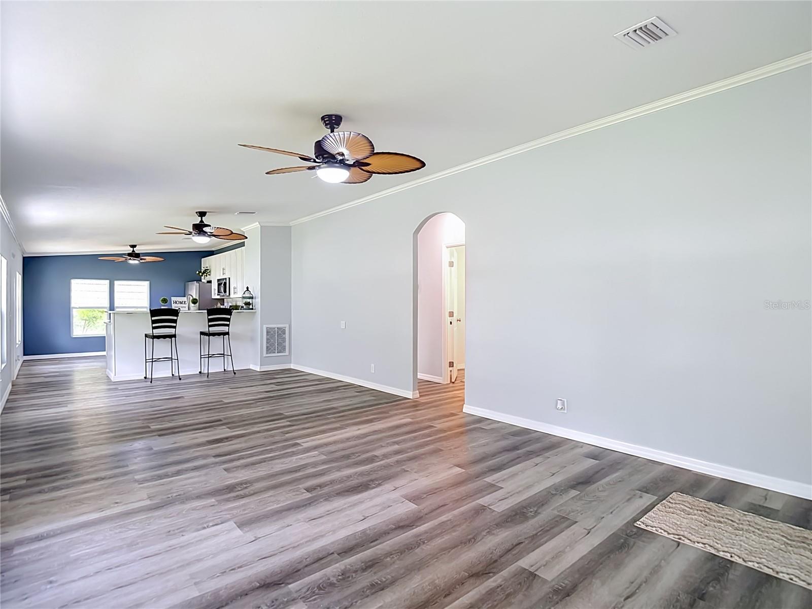 12331 Parkwood St Property Photo 3