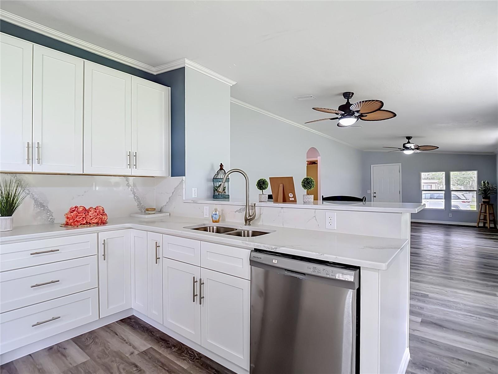 12331 Parkwood St Property Photo 8
