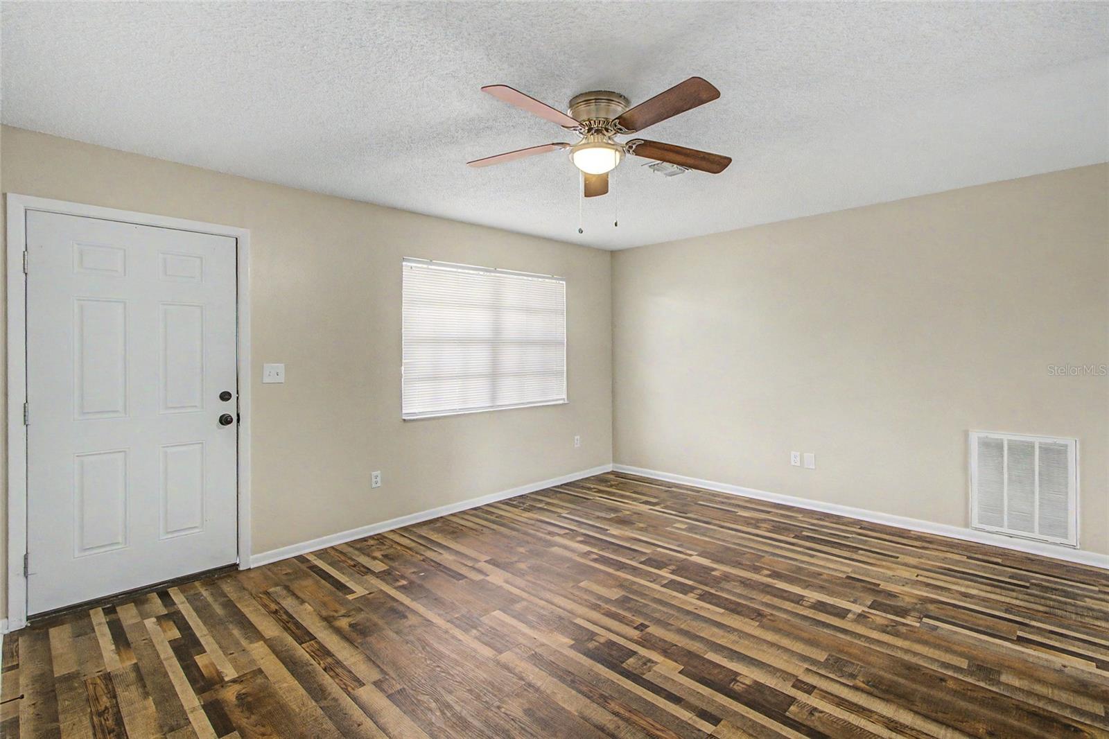 1733 Larkin Rd Property Photo 2