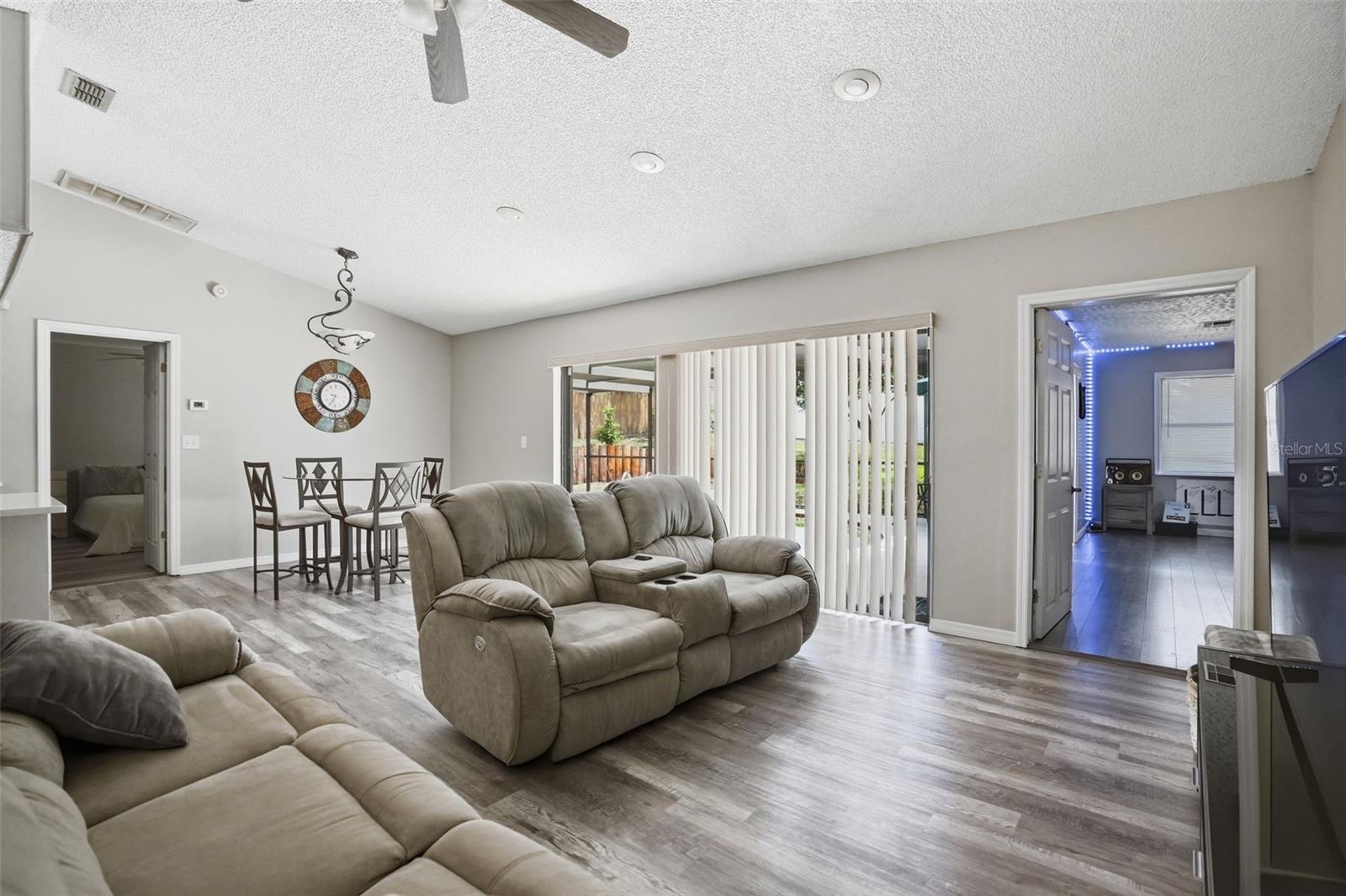 13032 Lola Dr Property Photo 6