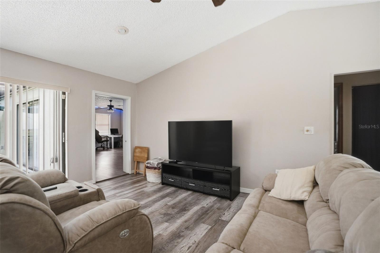 13032 Lola Dr Property Photo 18