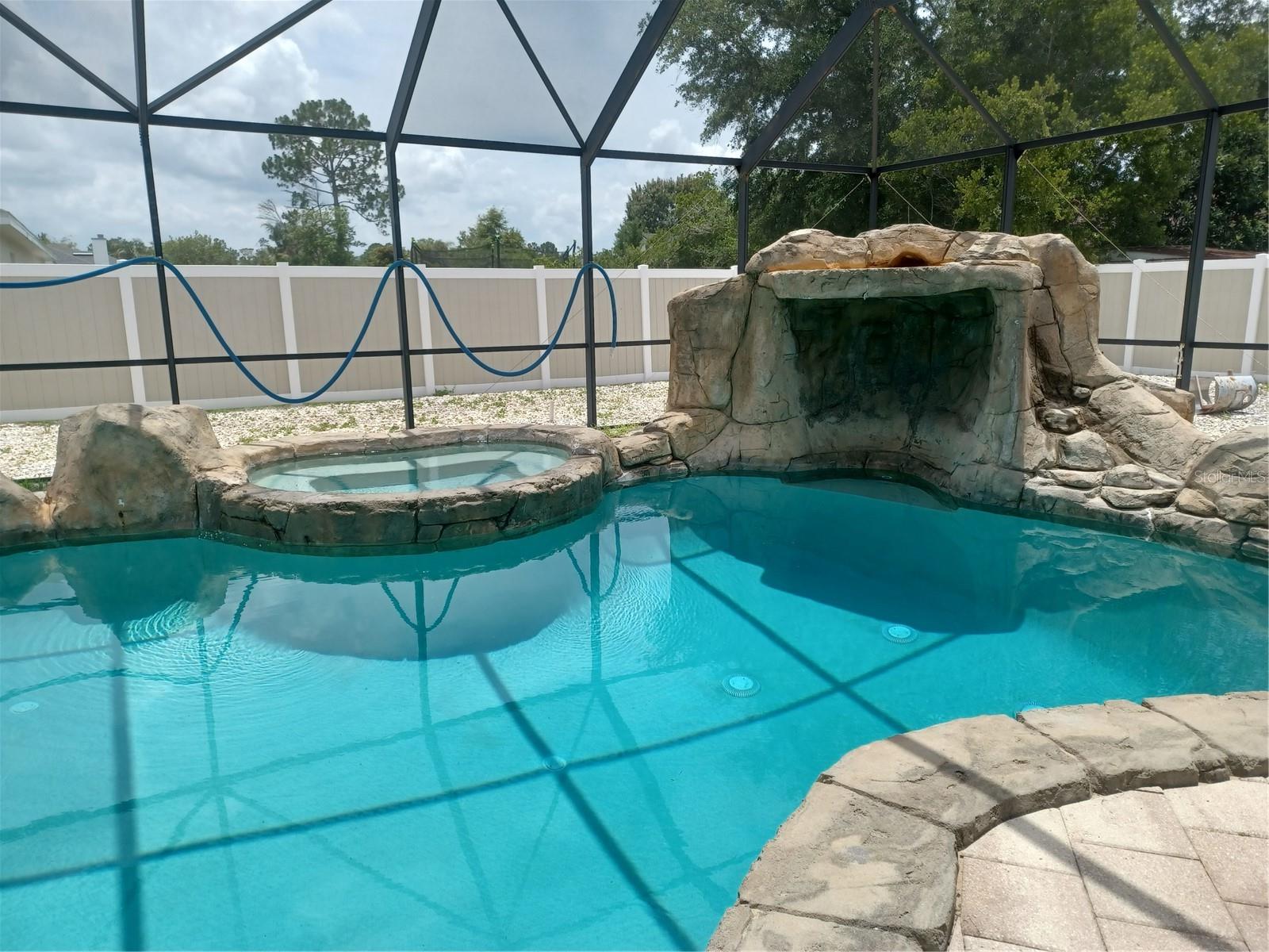 10 Rockefeller Dr Property Photo 20