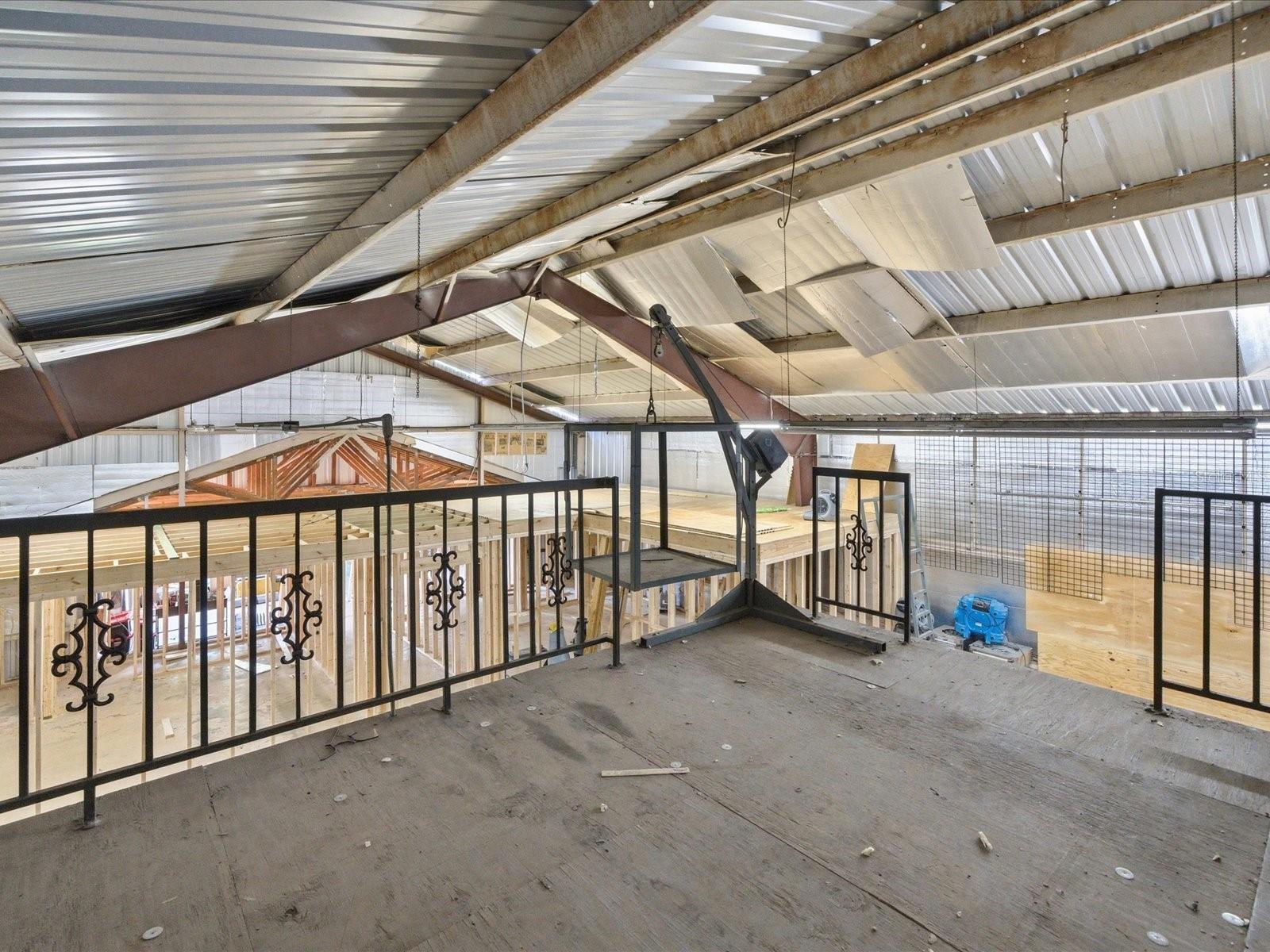 490 Smith St Property Photo 10