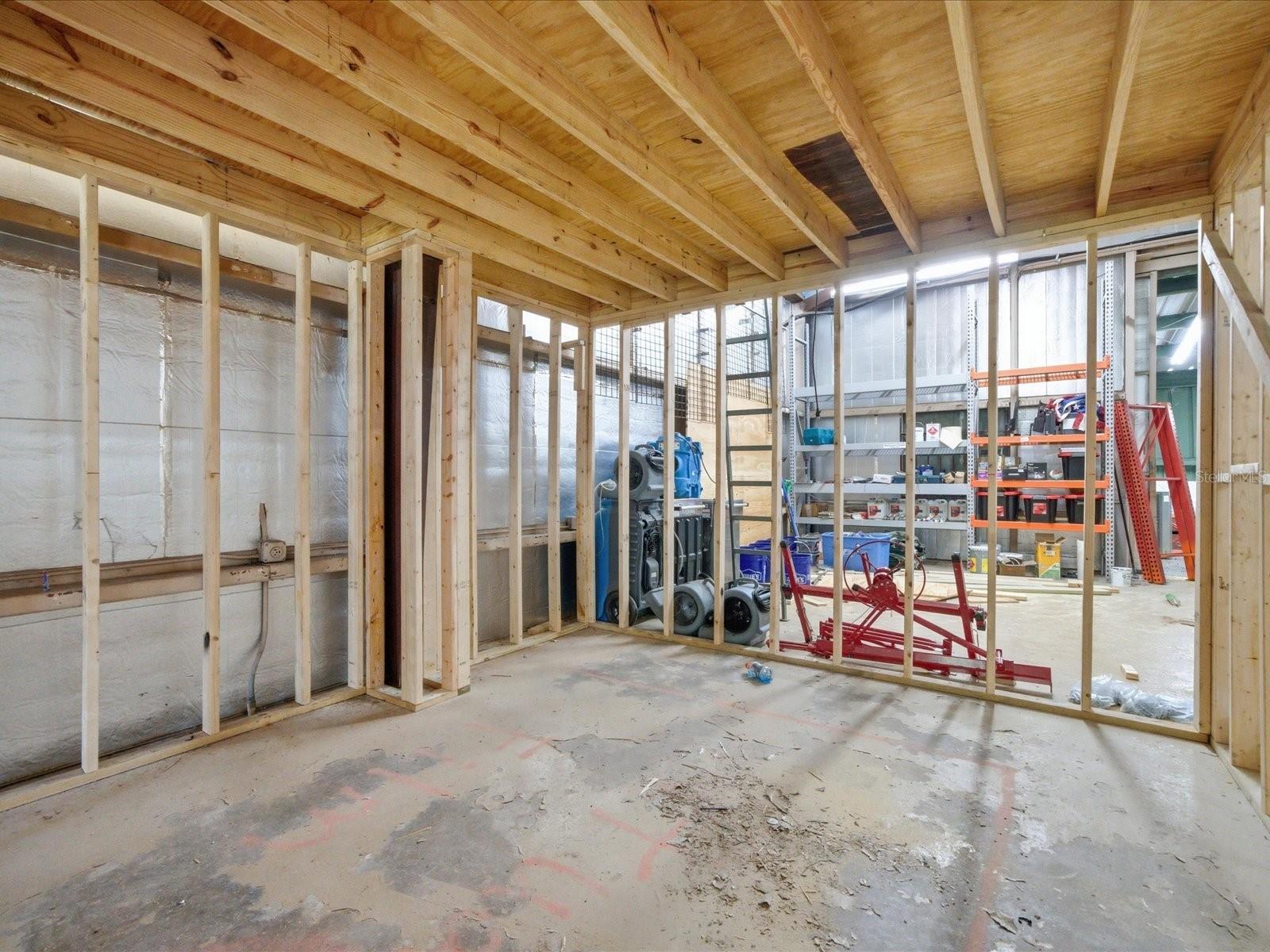 490 Smith St Property Photo 14