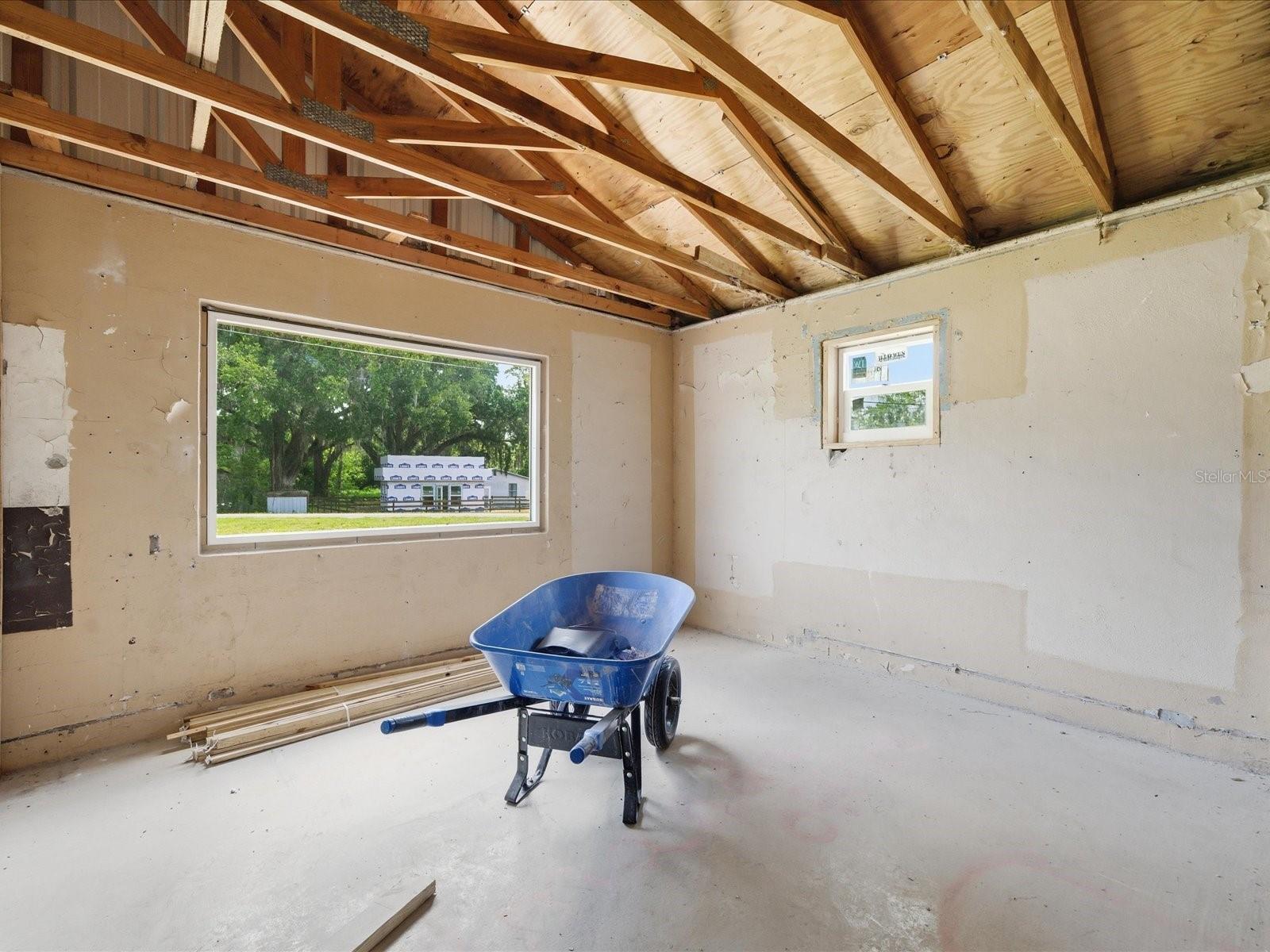 490 Smith St Property Photo 15