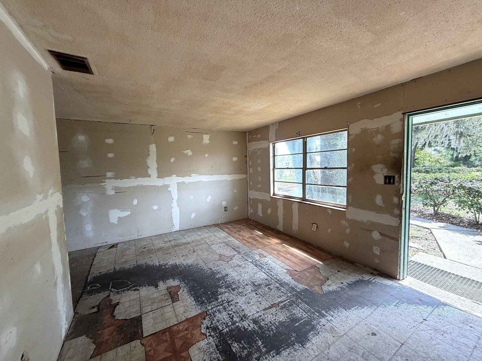14741 12th St Property Photo 5