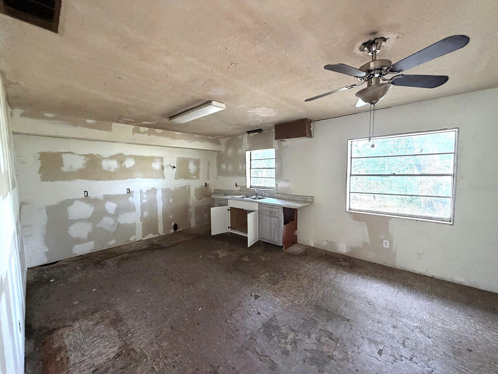14741 12th St Property Photo 6