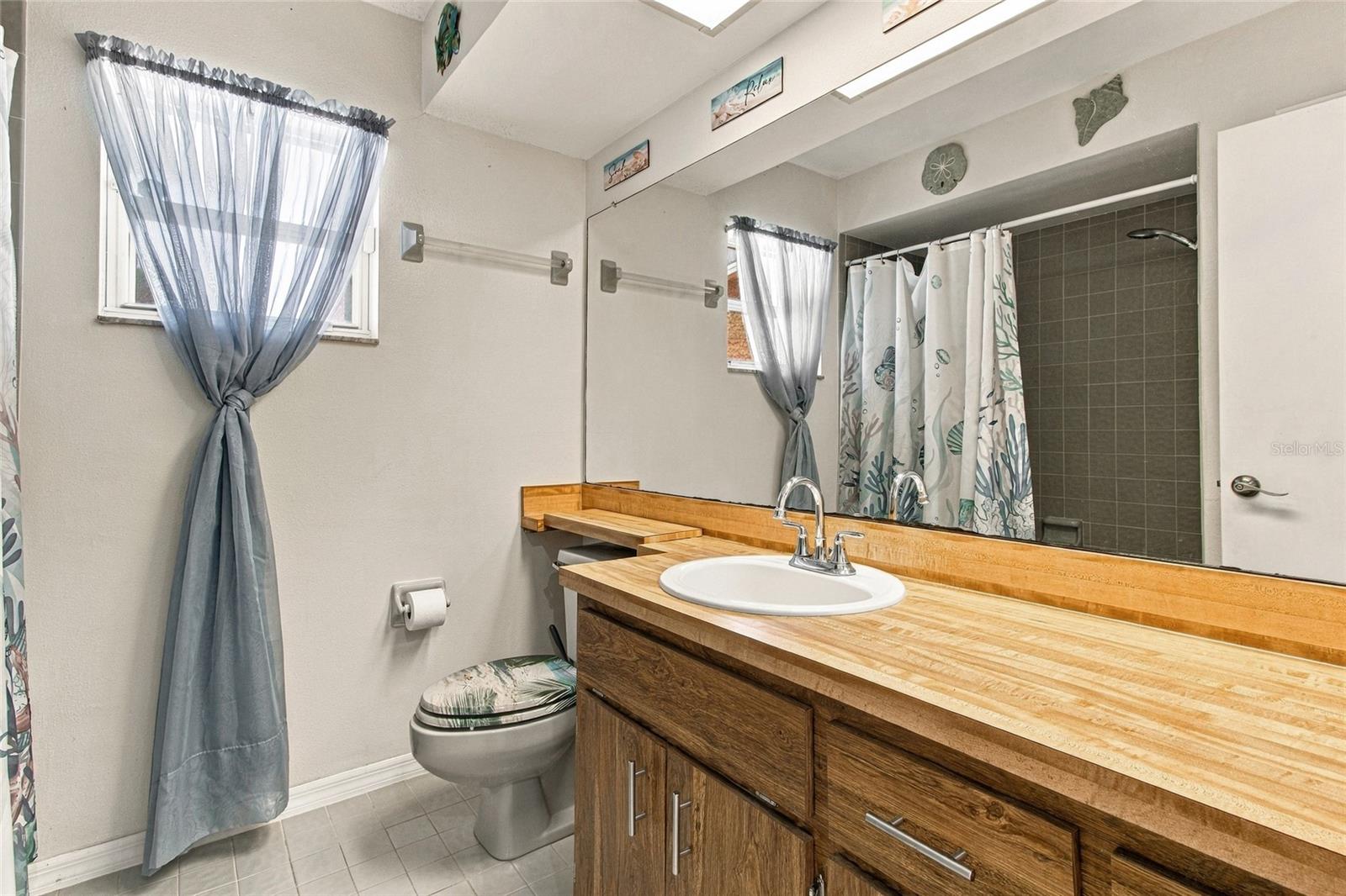 1372 Haulover Ave Property Photo 28
