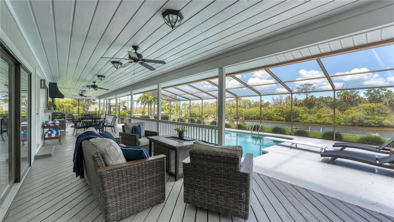 5623 Hull Ct Property Photo 4