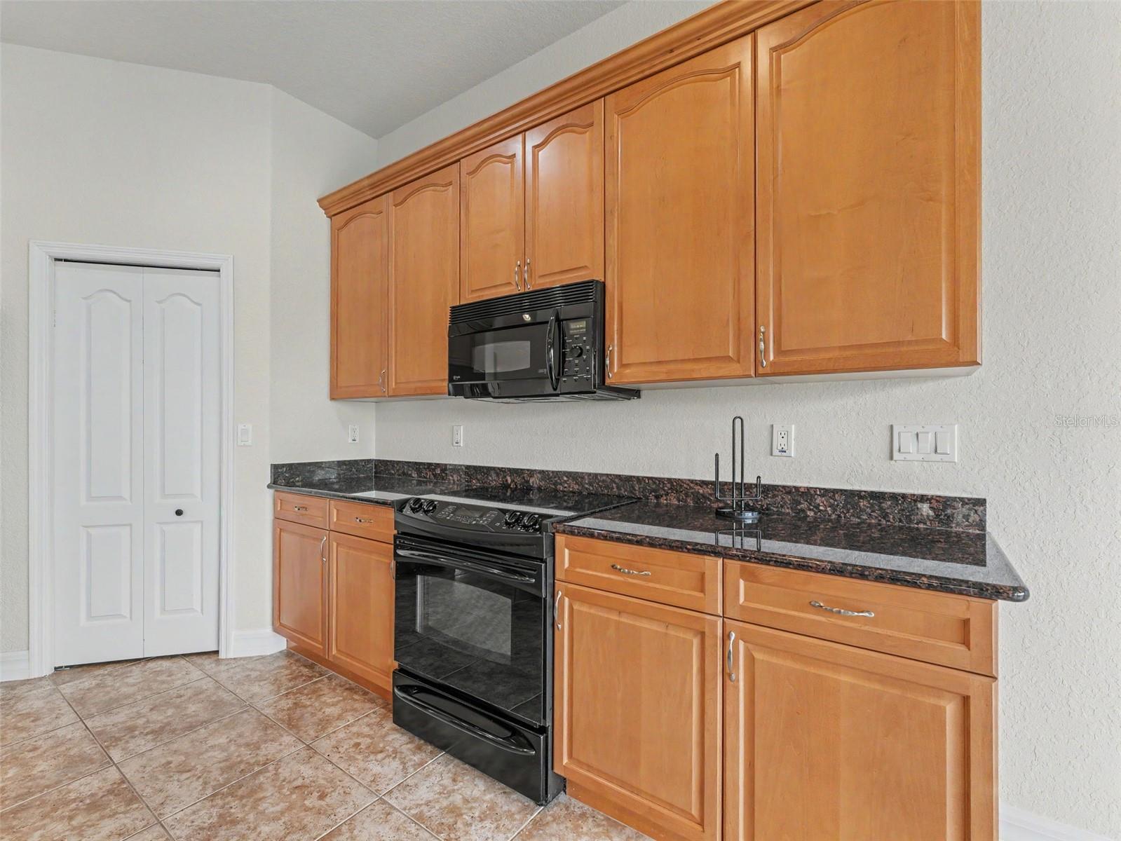 W7886468 Property Photo 63