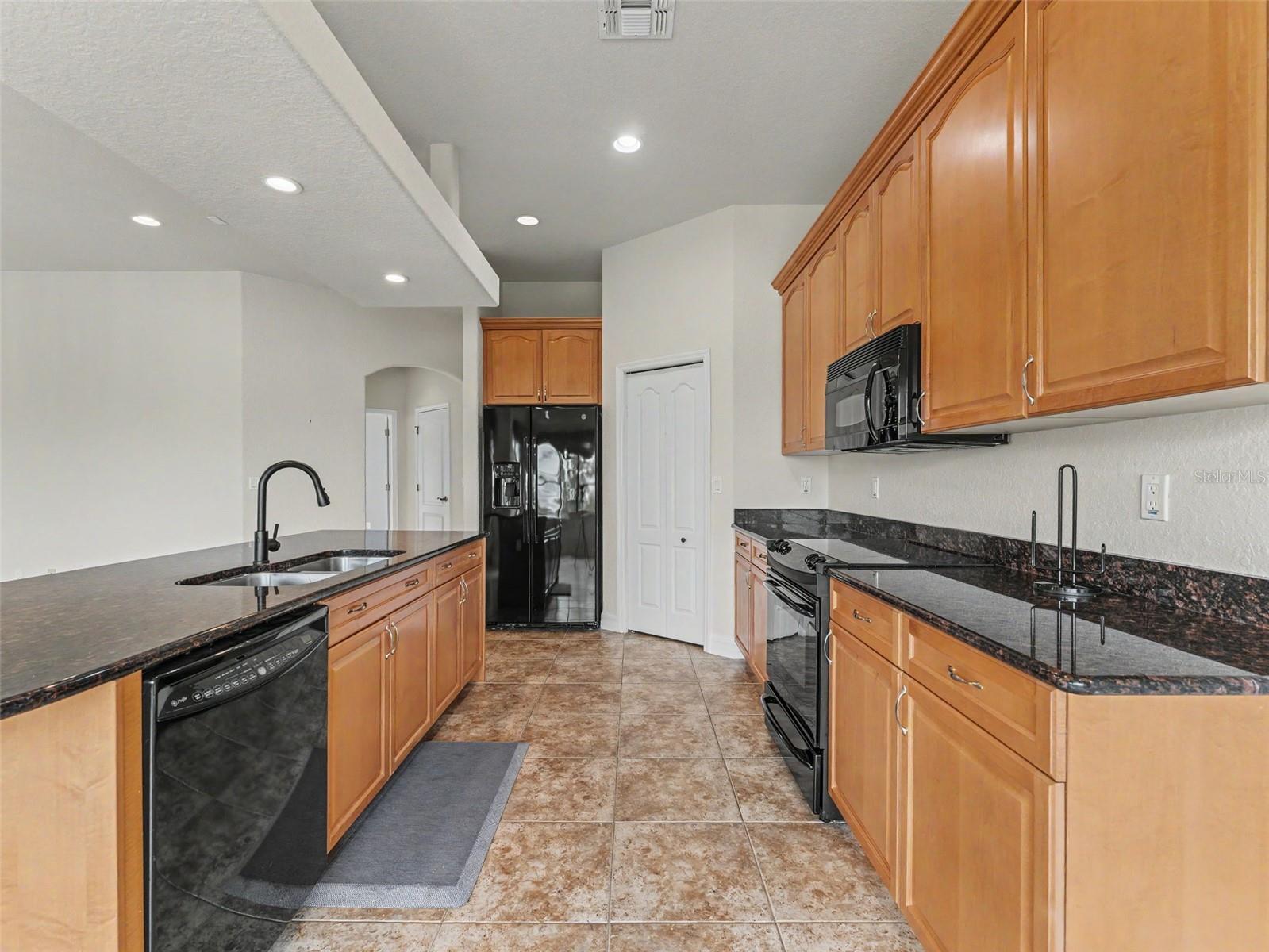 W7886468 Property Photo 64