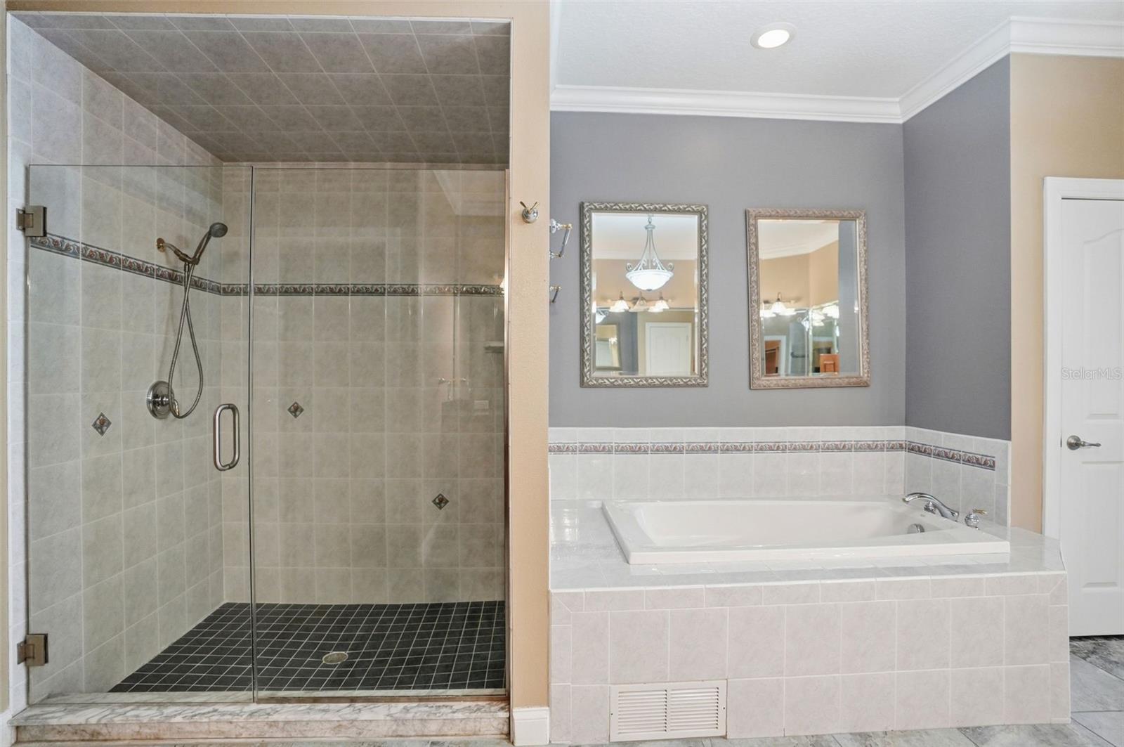 9011 Foxdale Ln Property Photo 72