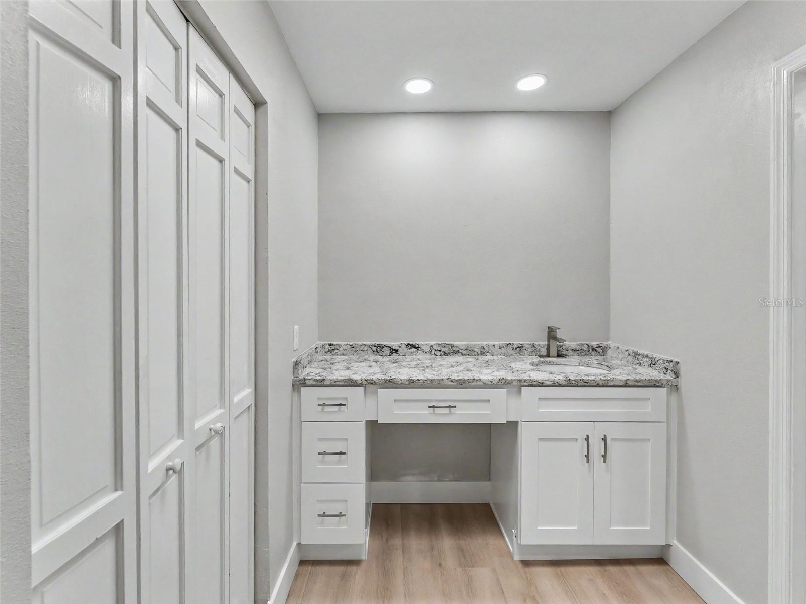 162 W Massachusetts St Property Photo 35