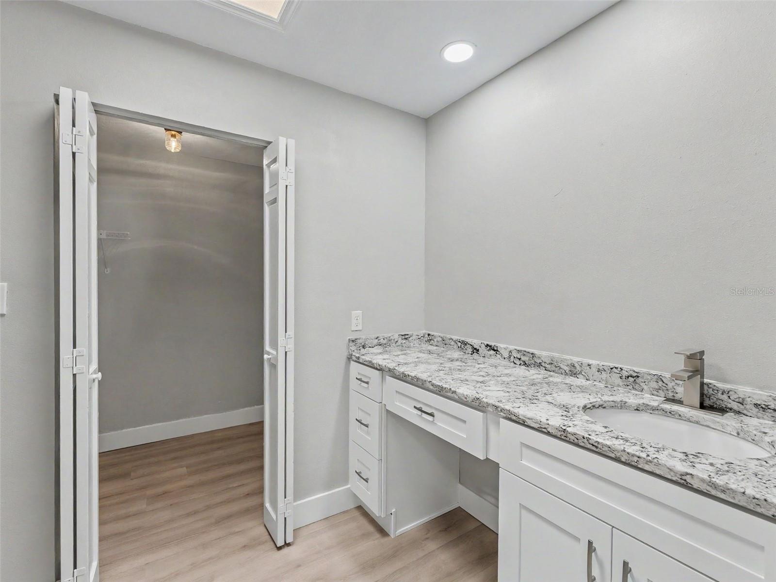 162 W Massachusetts St Property Photo 37