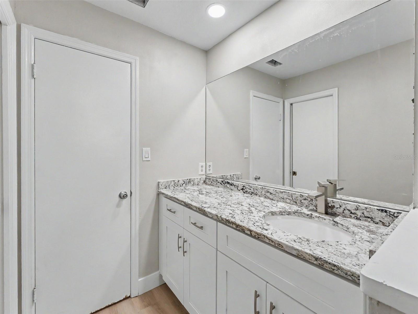 162 W Massachusetts St Property Photo 39