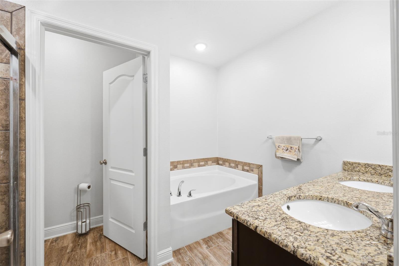 18296 Maberly Rd Property Photo 25