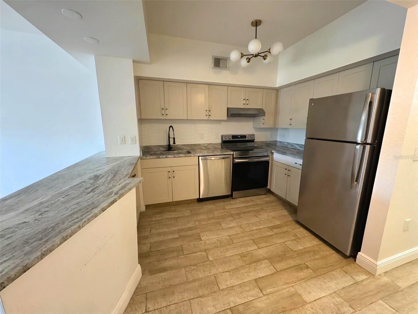2331 W Horatio St #632 Property Photo 7