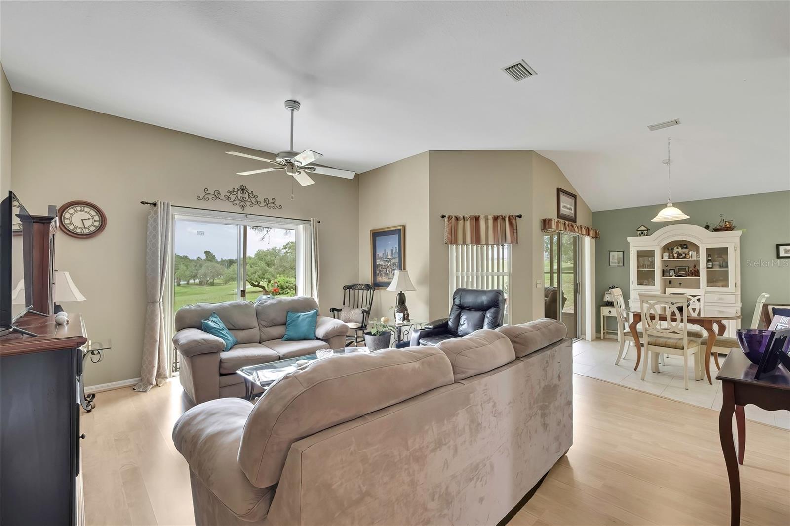 547 W Hillwood Path Property Photo 4