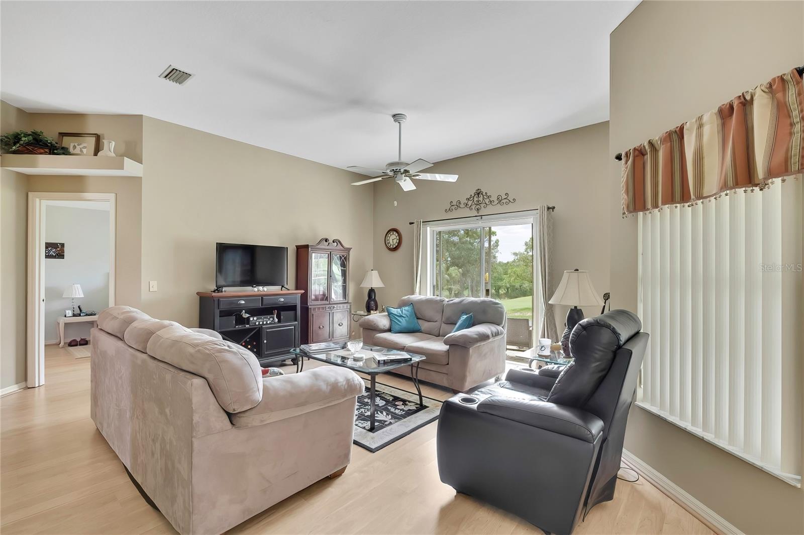 547 W Hillwood Path Property Photo 5