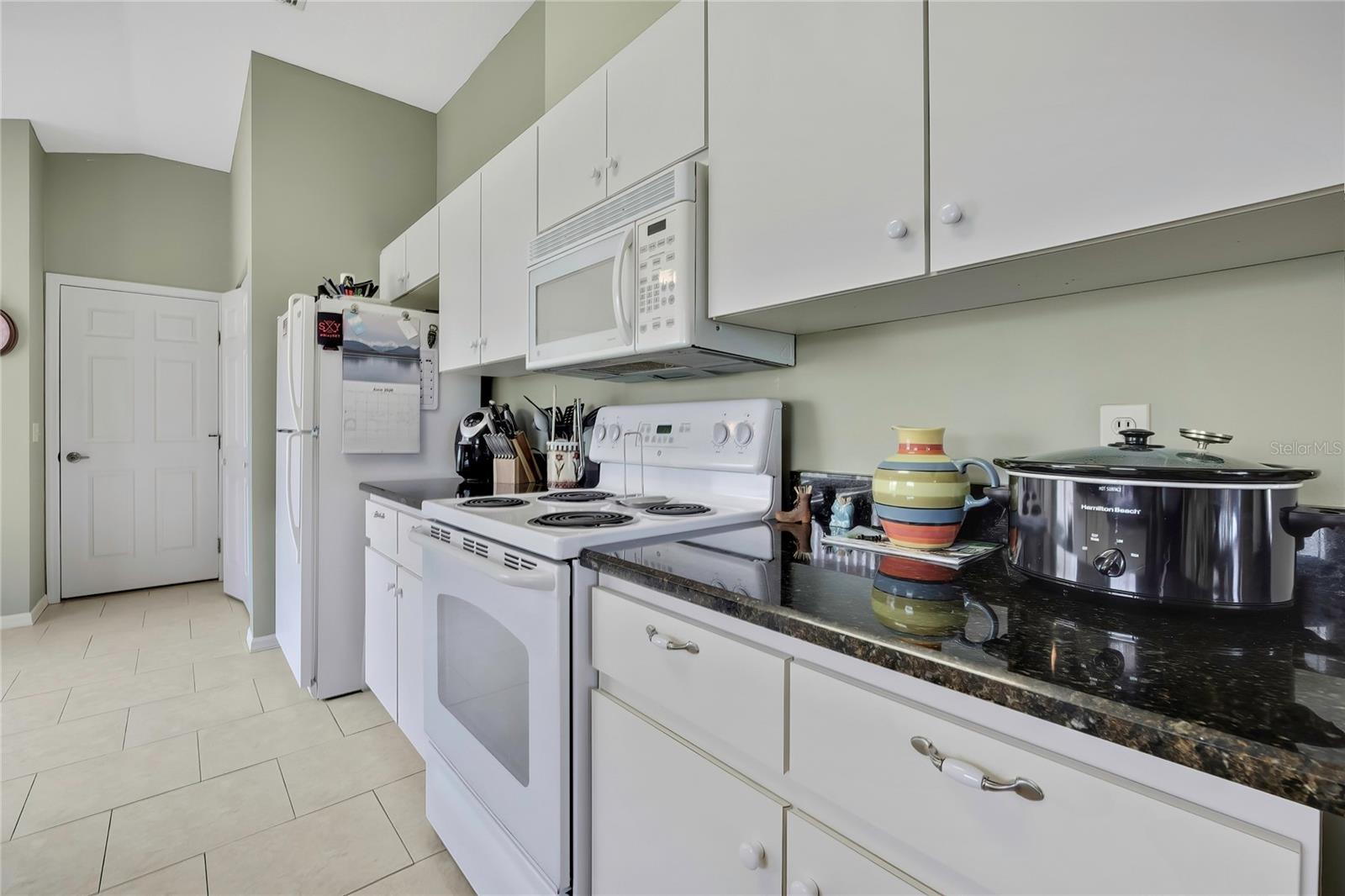 547 W Hillwood Path Property Photo 7