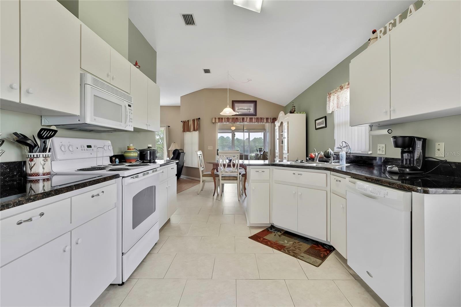 547 W Hillwood Path Property Photo 9