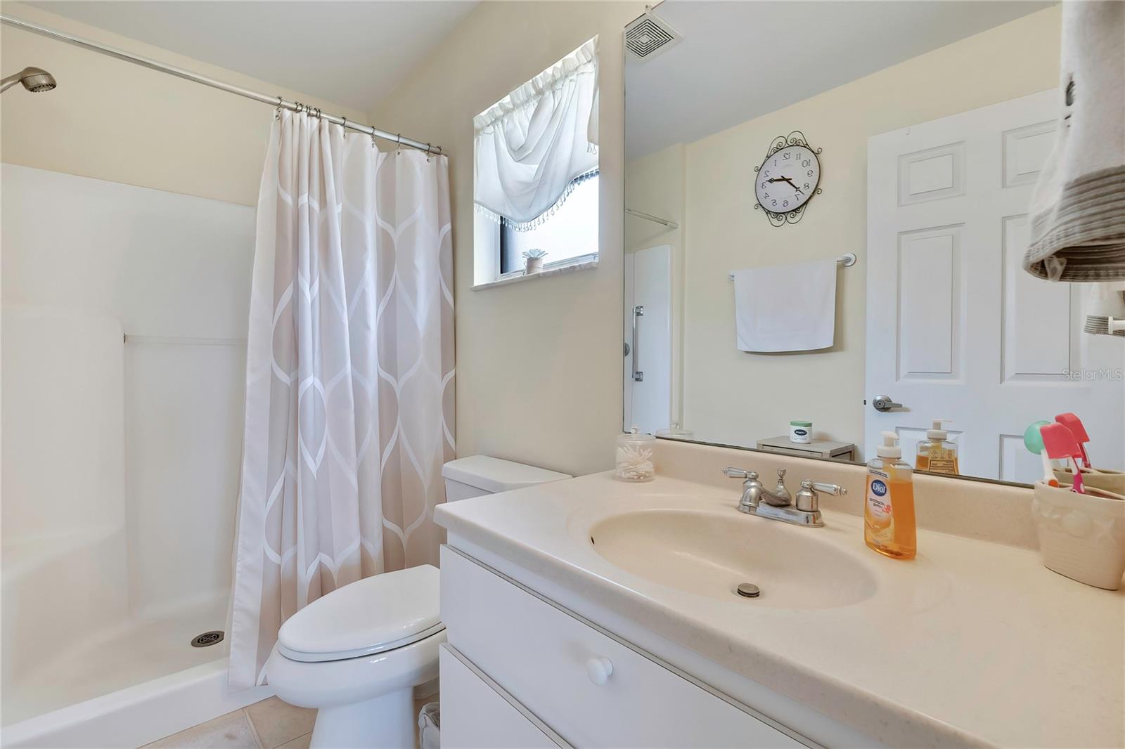 547 W Hillwood Path Property Photo 13