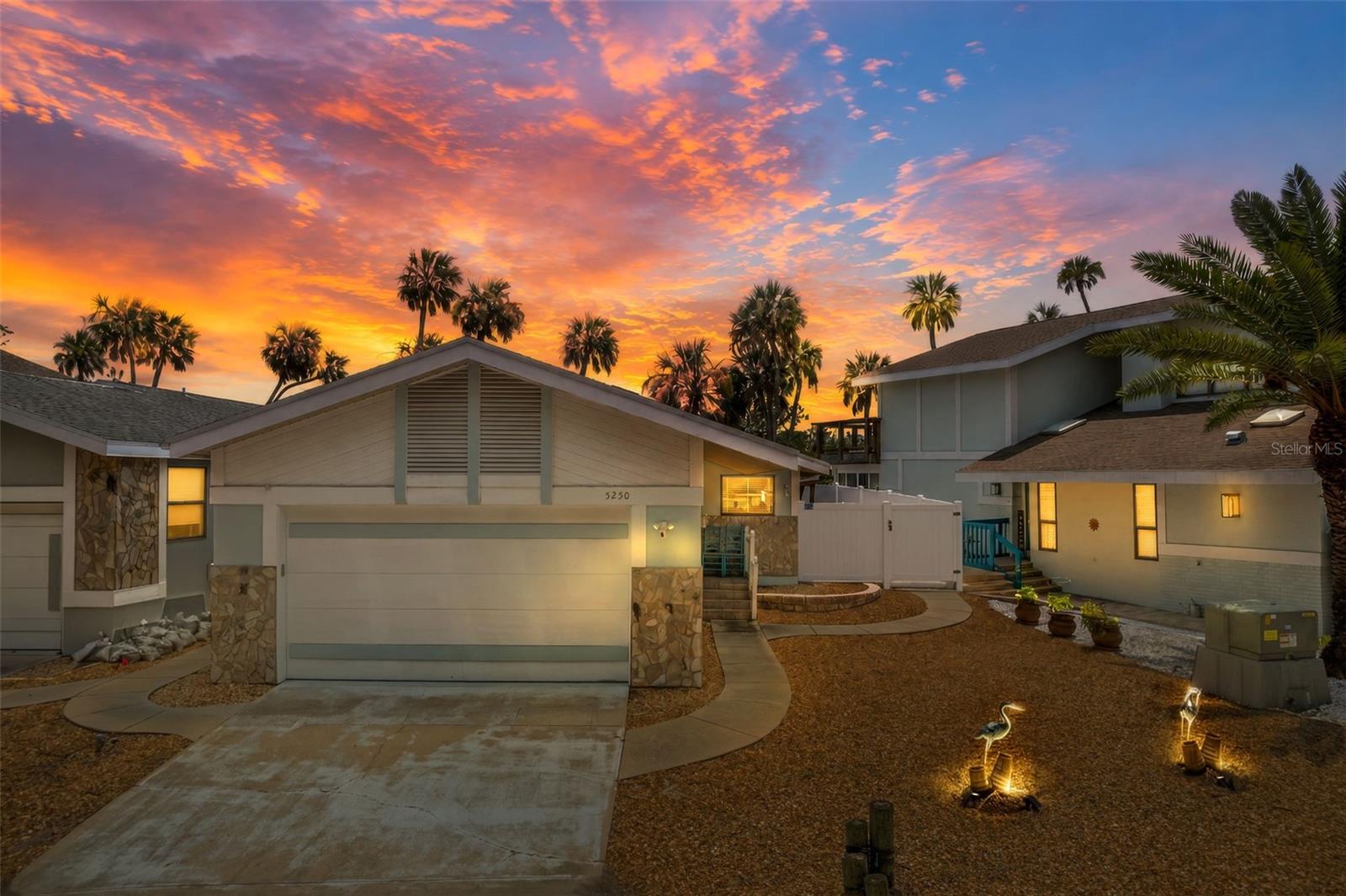 5250 S Riverview Cir Property Photo 3