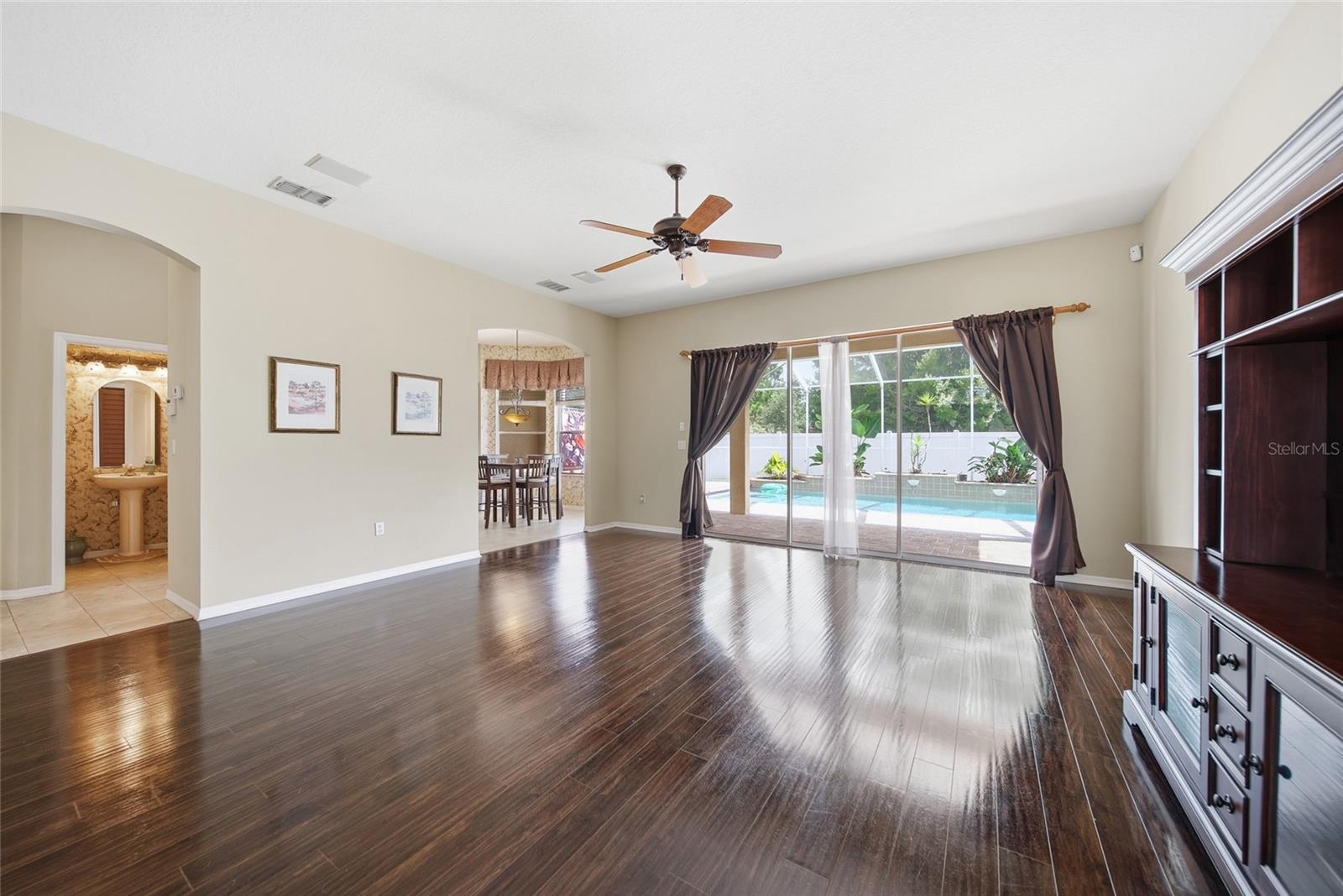 13038 Pastore Ct Property Photo 5