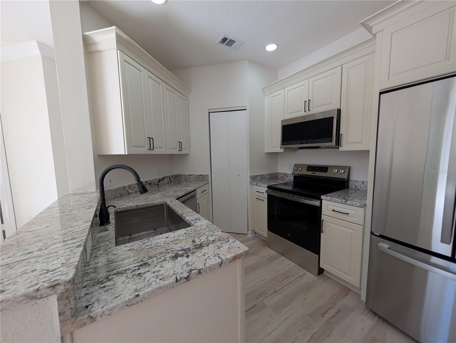 2107 Portofino Pl #30-302 Property Photo 19