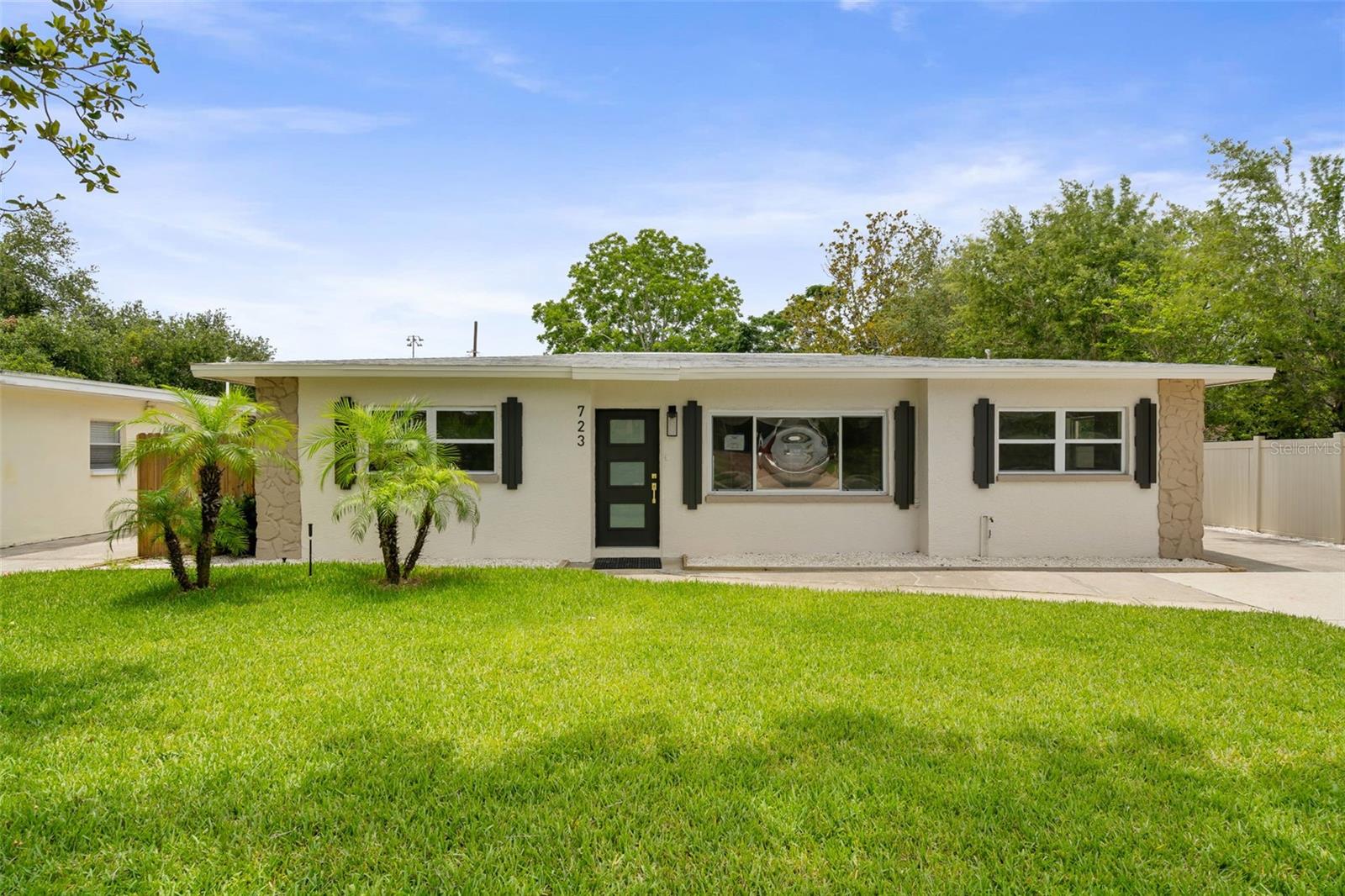 723 W Bayshore Dr Property Photo 3