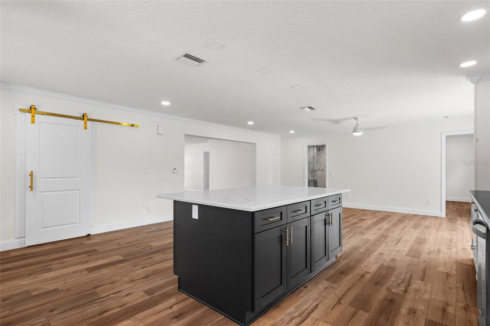 723 W Bayshore Dr Property Photo 15
