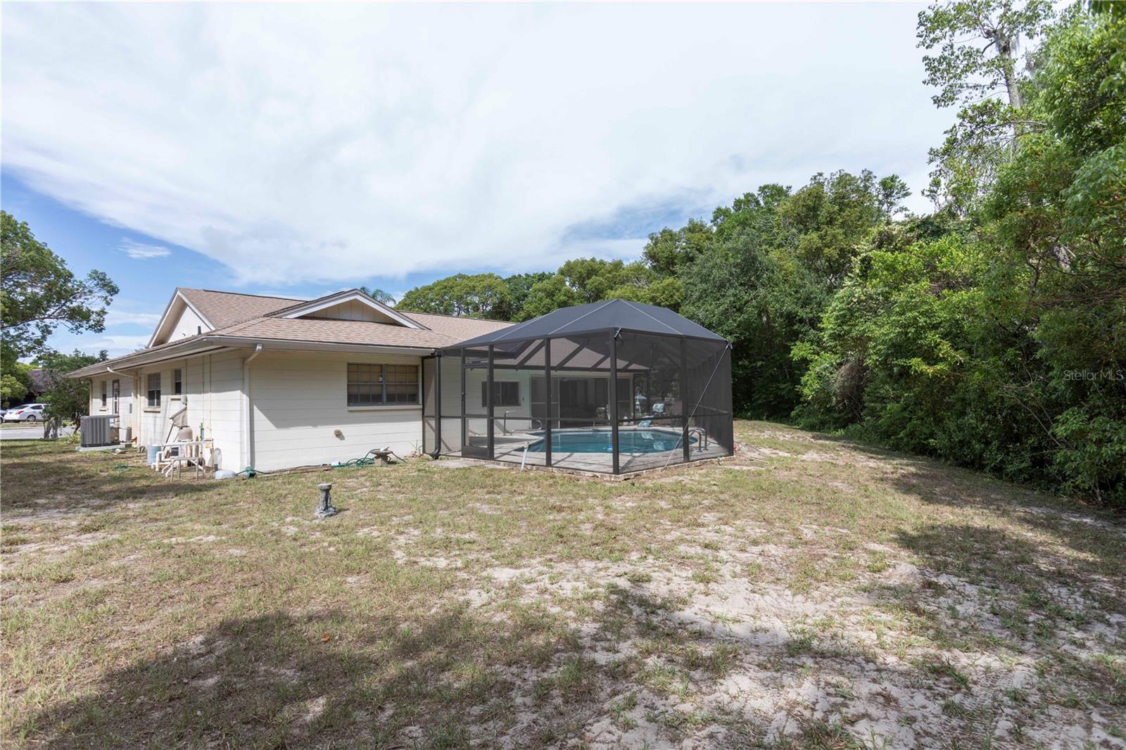 12101 Longstrap Ln Property Photo 3