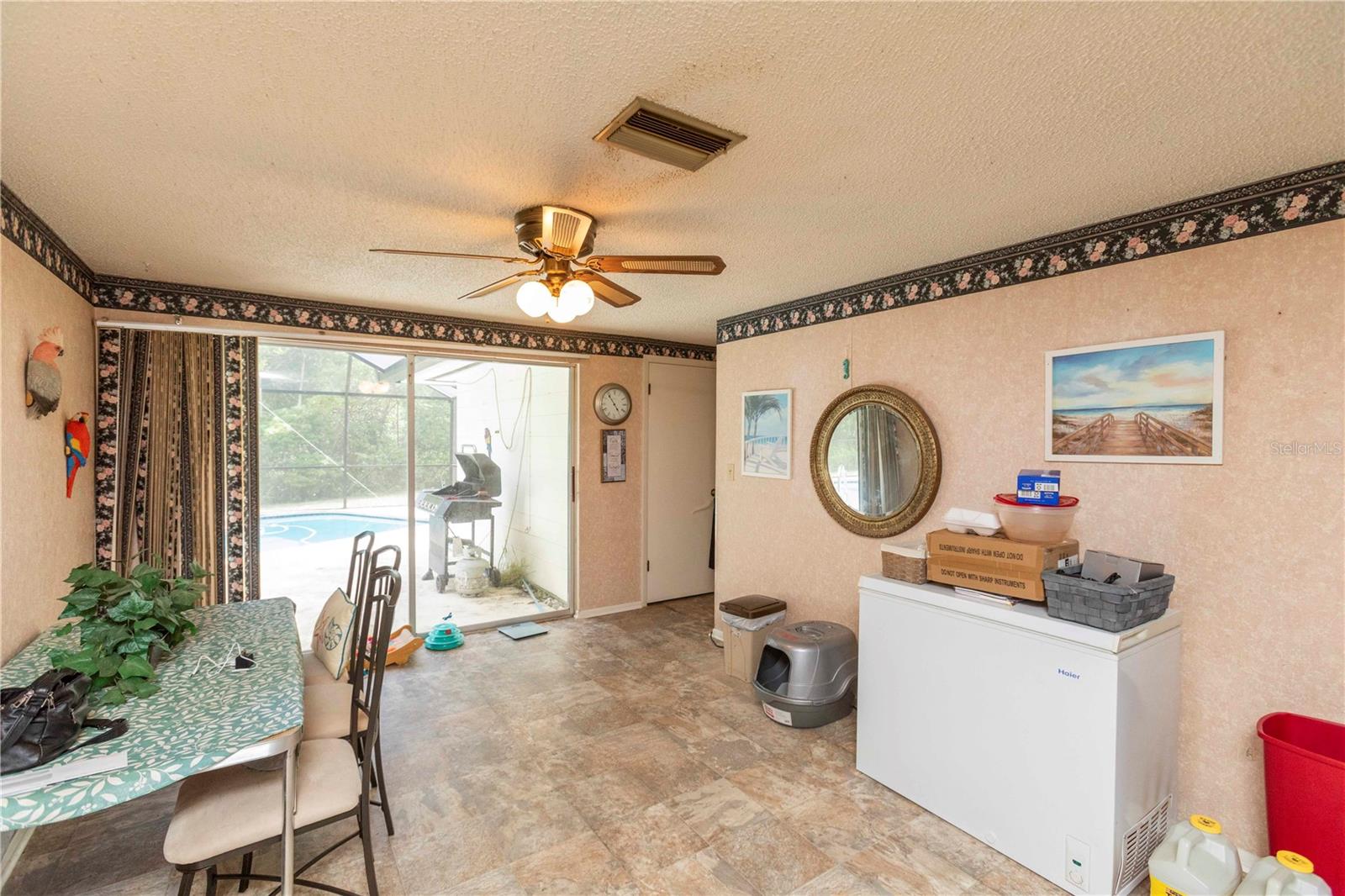 12101 Longstrap Ln Property Photo 8