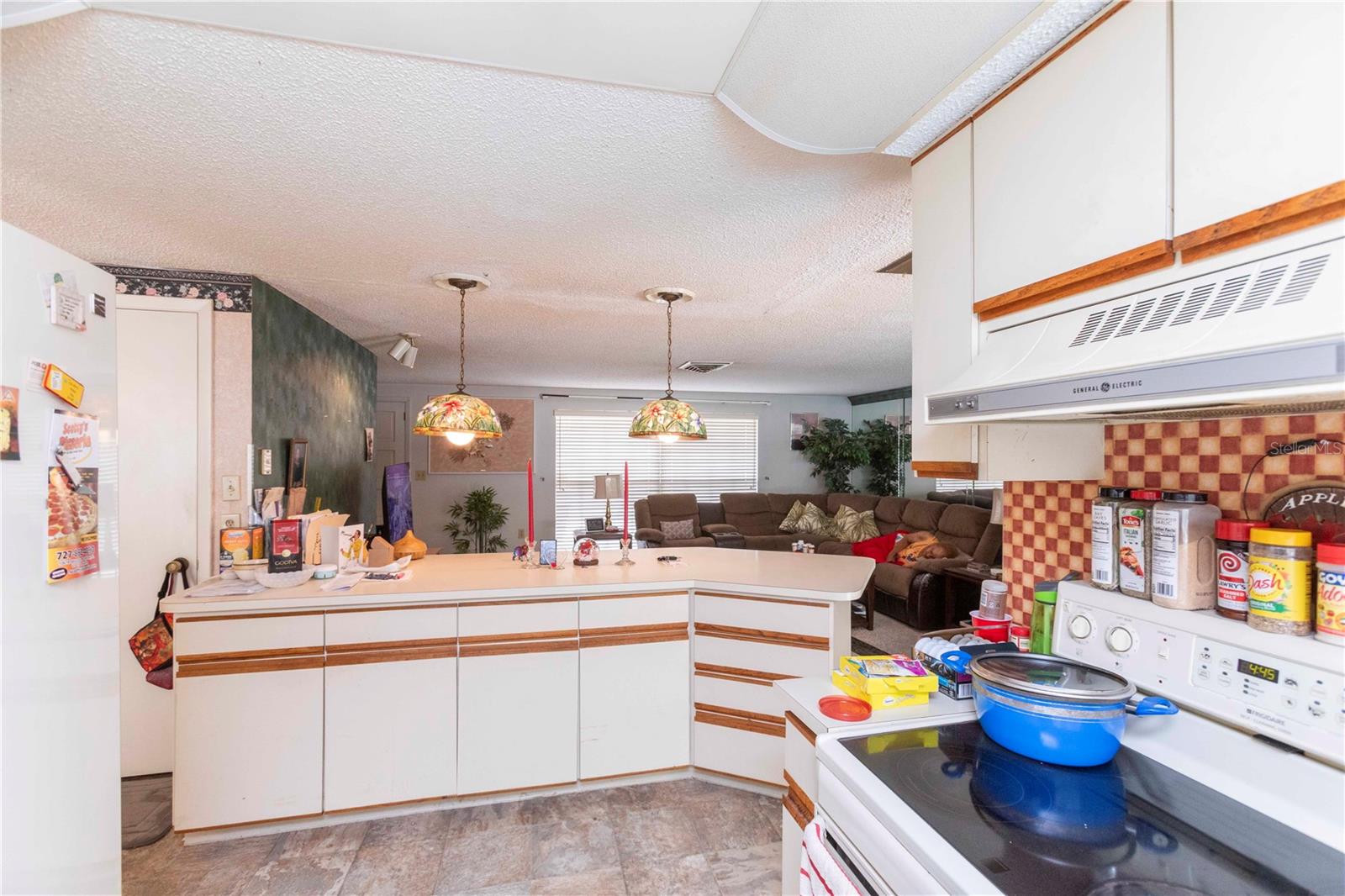 12101 Longstrap Ln Property Photo 10