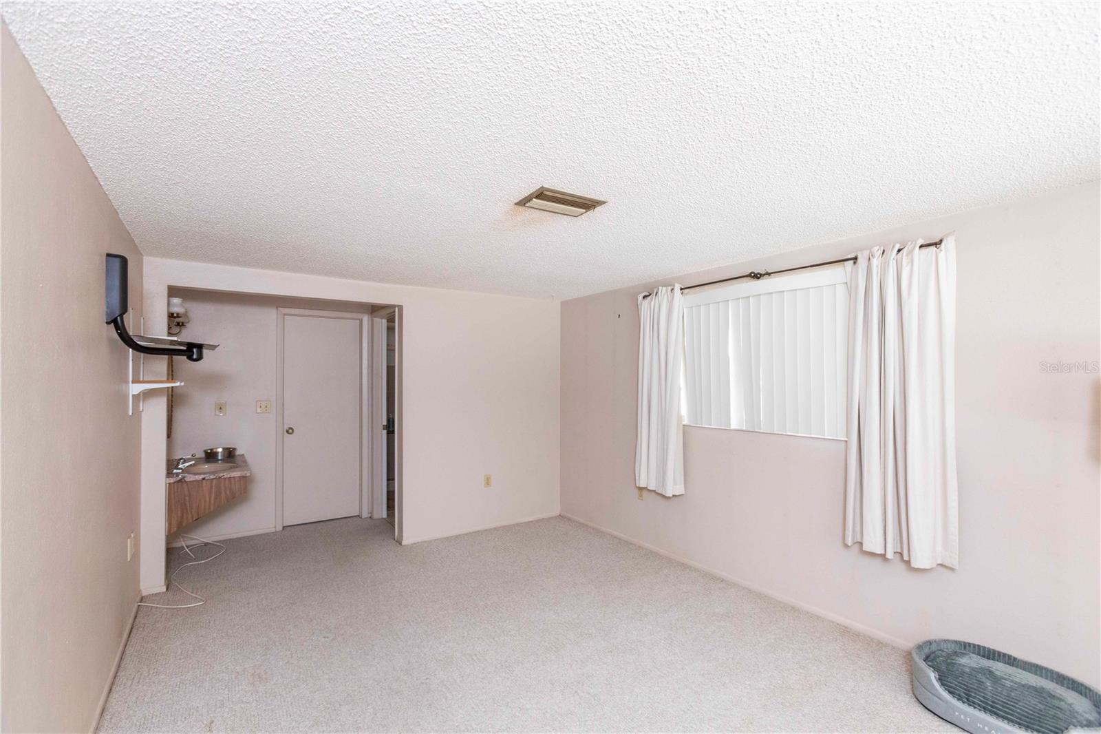 12101 Longstrap Ln Property Photo 15