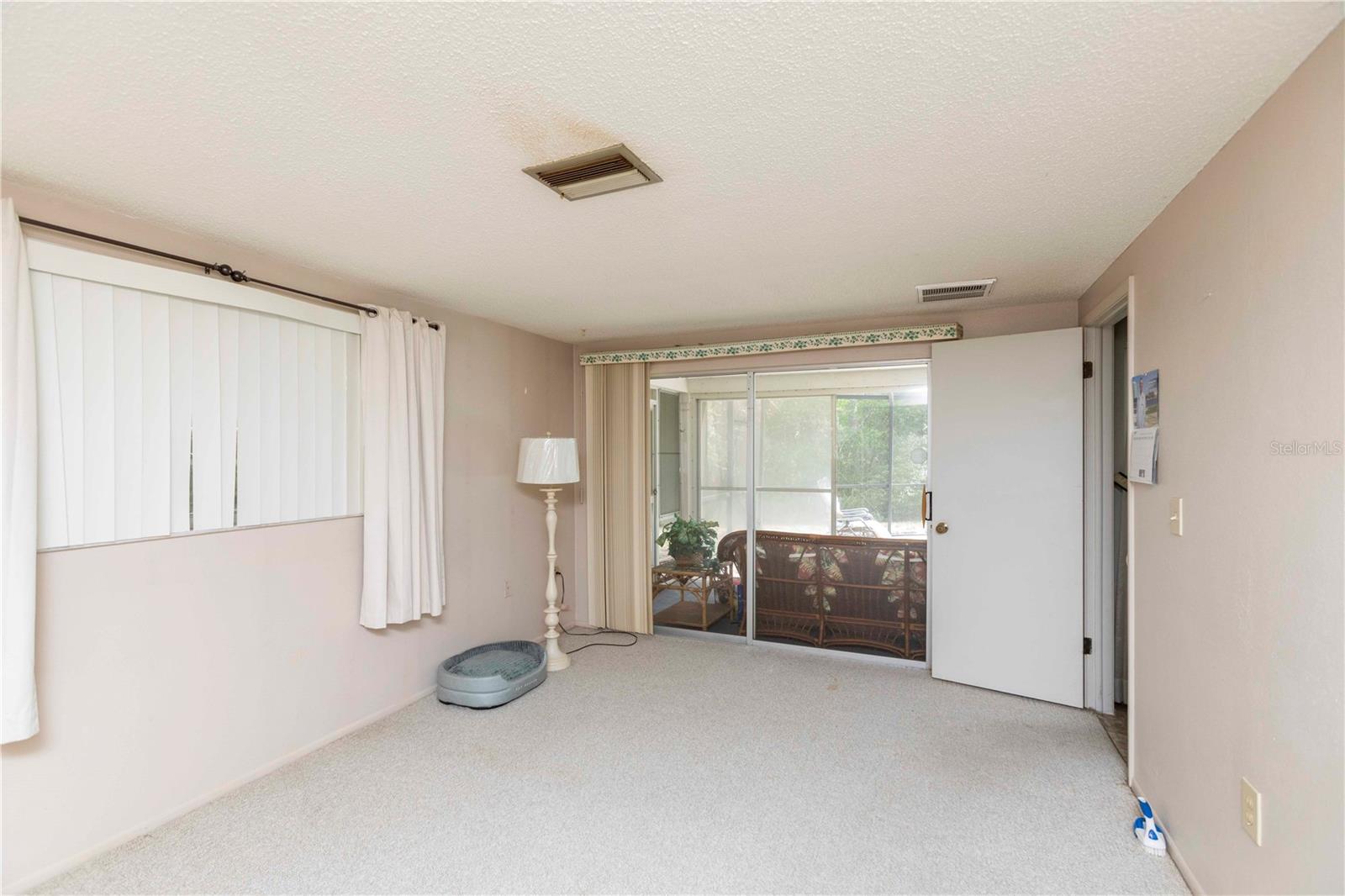 12101 Longstrap Ln Property Photo 21