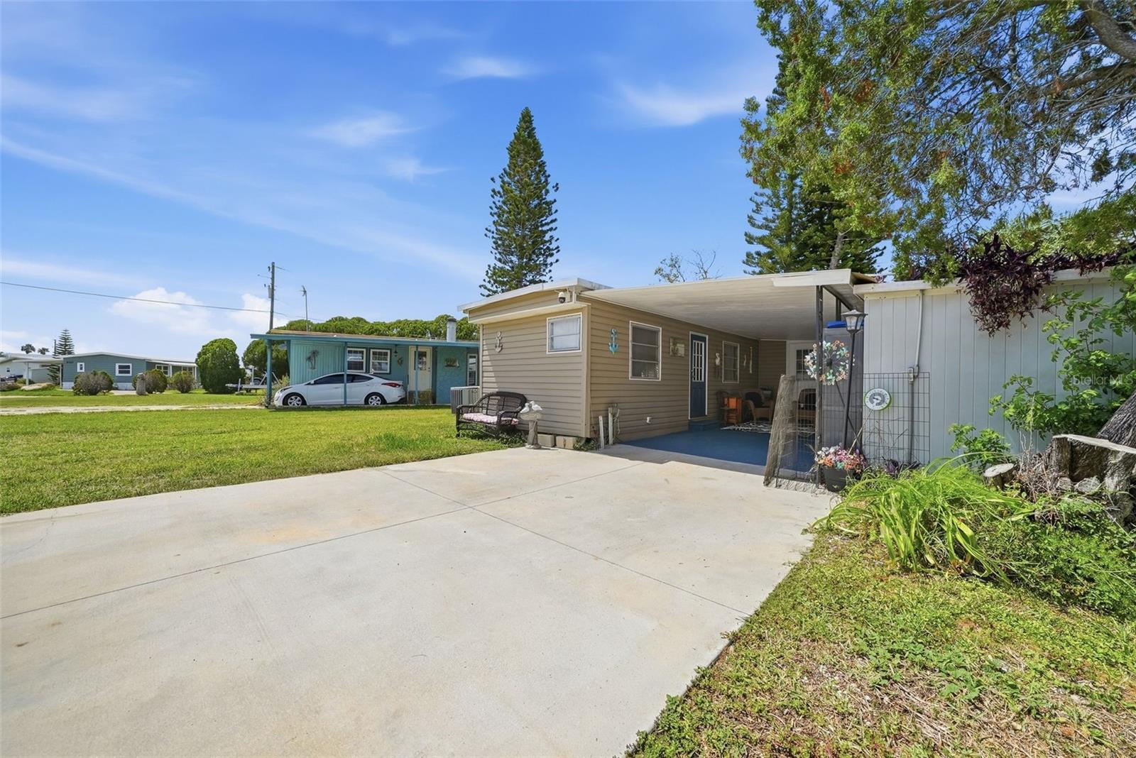 6439 Tower Dr Property Photo 3