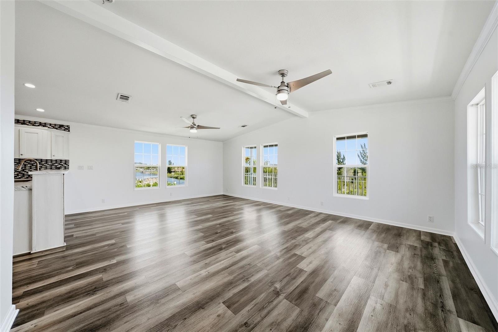 6310 Tower Dr Property Photo 8